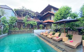 Dewa Bungalows, A Balinese House And Art Gallery